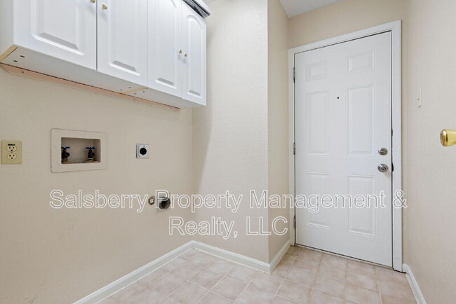 Building Photo - 255 Barclay Ave