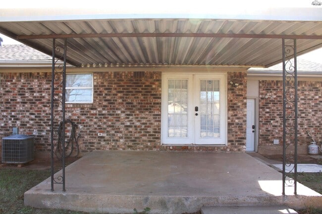 Building Photo - 1610 Christine Rd