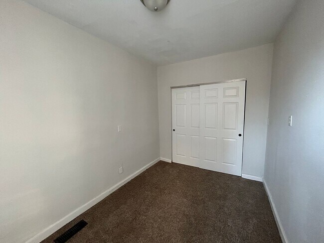 Building Photo - Newly Updated 3 bedroom 1.5 Bath in Cheviot