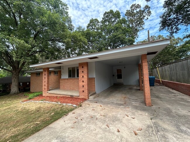 Building Photo - Call Property Manager Tonia Rollins at (50...