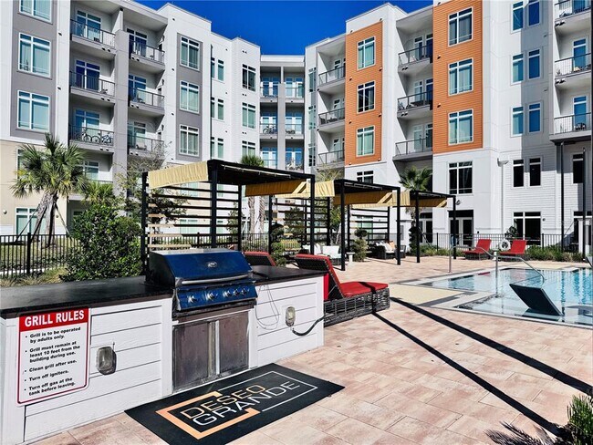 Building Photo - 5256 International Dr