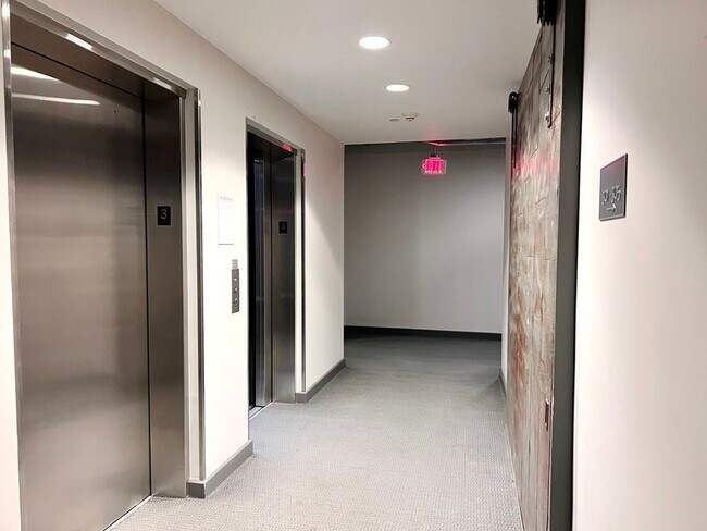 Building Photo - 35 Channel Center St
