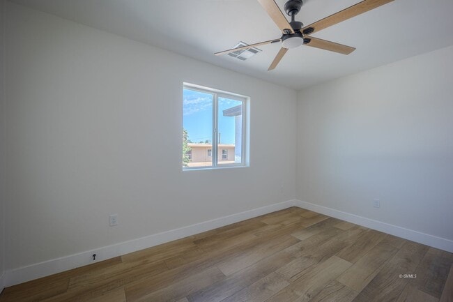 Building Photo - 818 W 7th St