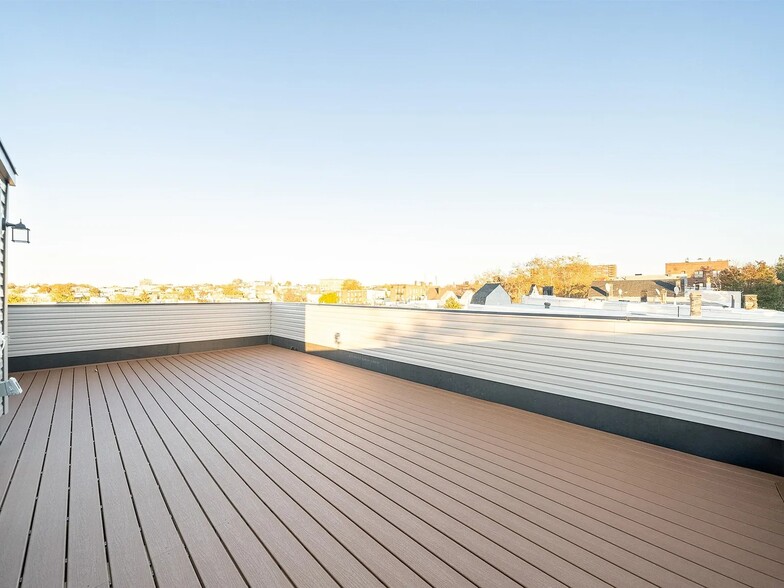 Private Rooftop - Empty - 99 Hague St