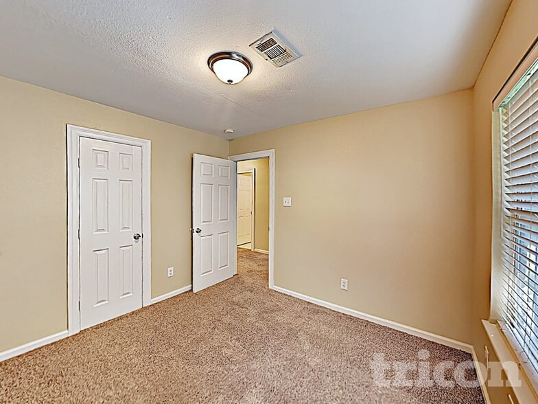 Building Photo - 12926 Abalone Way