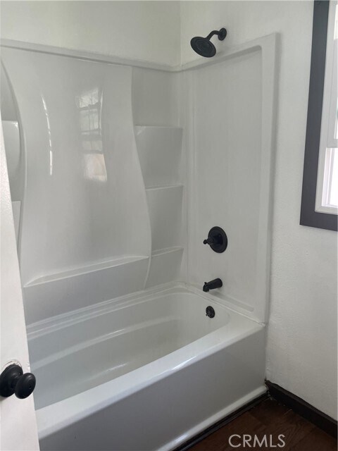 Building Photo - 647 W 112th St