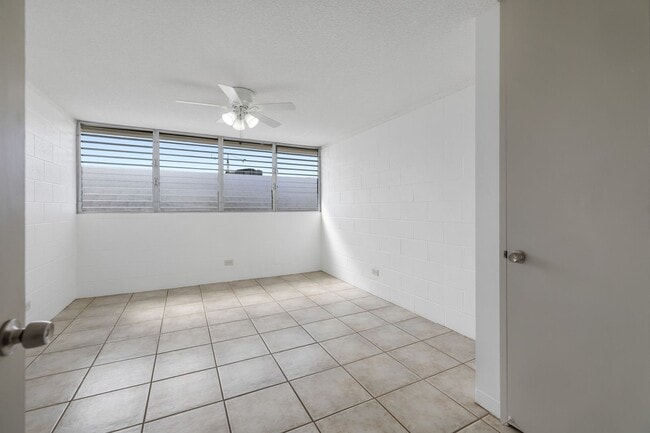 Building Photo - *** Newly Upgraded 3 bedroom / 1 bath Great Location/Amazing Price!!Must see!!Don't Miss Out (Uni...