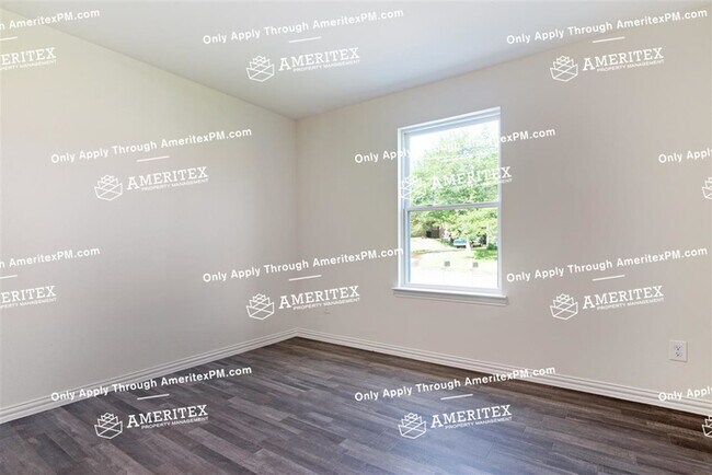 Building Photo - 112 Pinebrook Pl