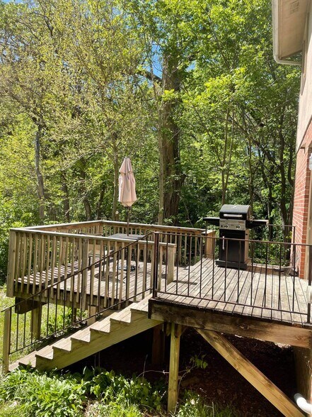 Spacious deck, no neighbors behind - 1322 Randall Pl