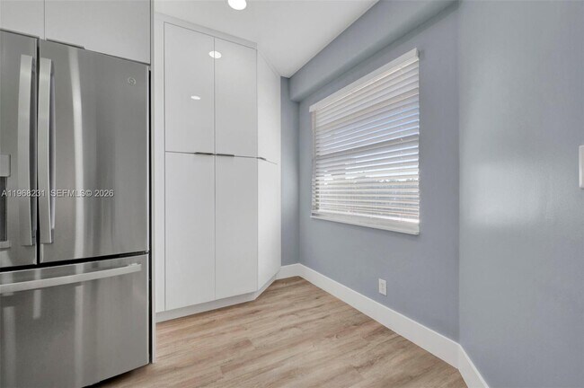 Building Photo - 1351 SW 125th Ave