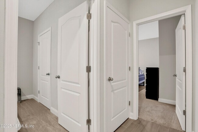 Building Photo - 404 Thistleton Wy