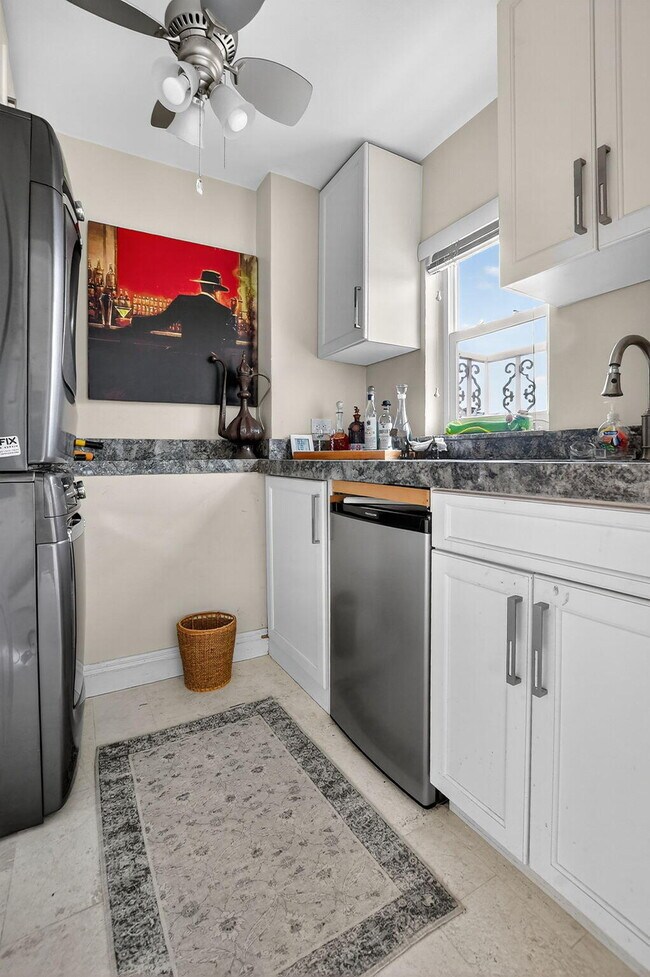 Building Photo - 1099 S Ocean Blvd