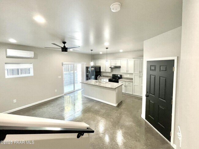 Building Photo - 720 N Walnut St