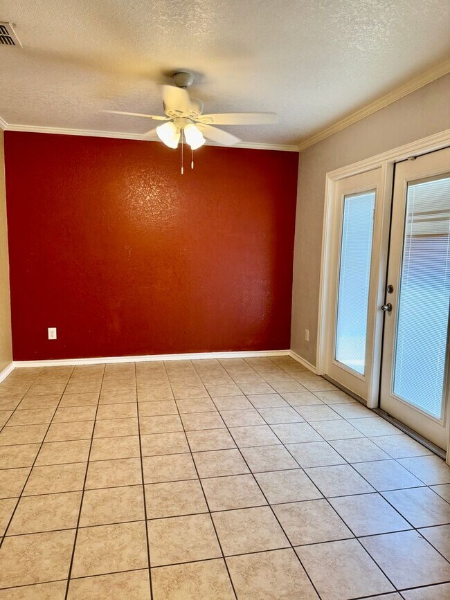 Building Photo - 204 Gatewood Oak