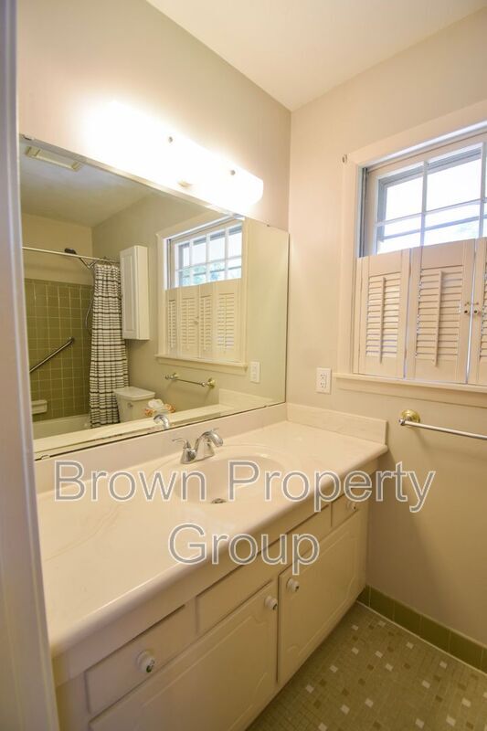 Building Photo - 248 Westwood Dr