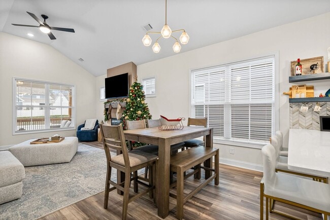 Building Photo - Gorgeous 3 Bedroom Pet Friendly Home For Rent in Pleasant View