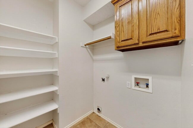 Building Photo - 165 Hirth Dr