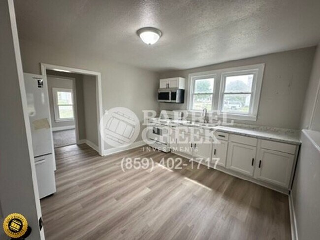 Building Photo - 2-Bed 1-Bath House