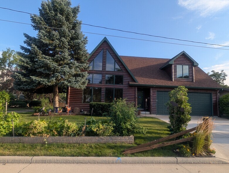 Building Photo - 897 Coolidge Ave