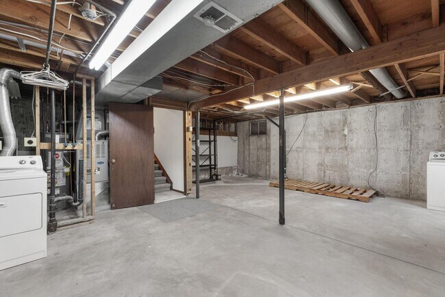 Building Photo - Available NOW! 3 Bedroom 1 Bath Beautiful Home in Arvada!
