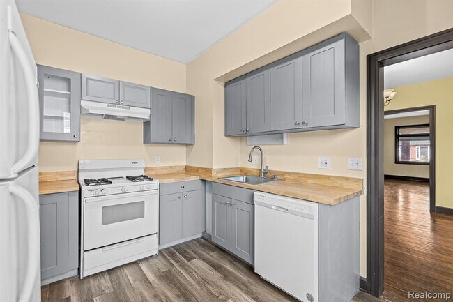 Building Photo - 739 Delaware St