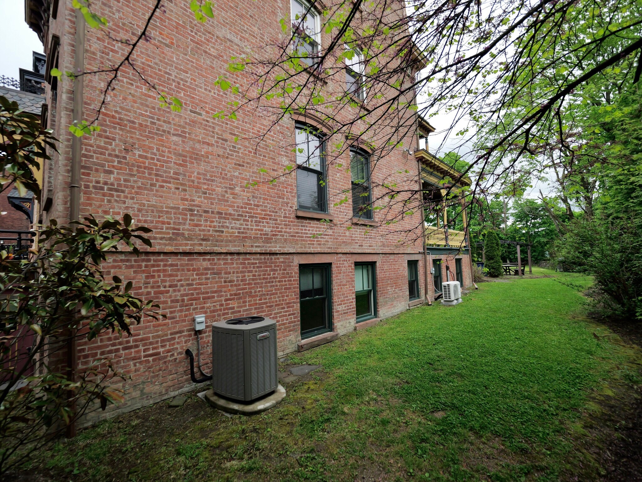 Building Photo - 4 Grand St