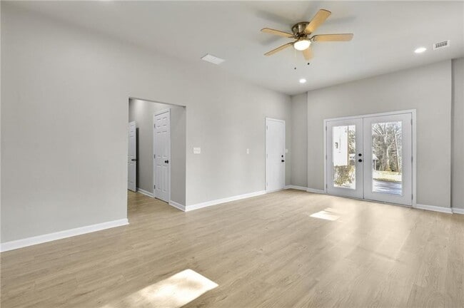 Building Photo - 1963 Shepherd Cir SW