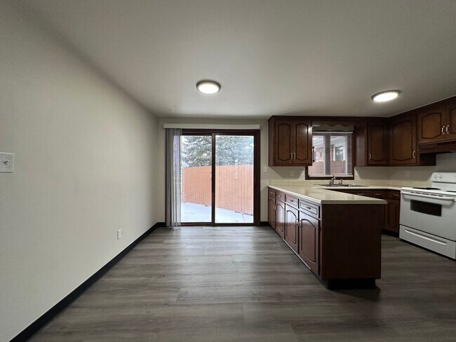 Building Photo - 1255-1325 O Keefe Rd