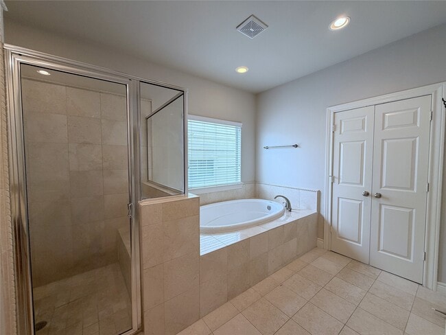 Building Photo - 2612 Edgefield Lakes Dr