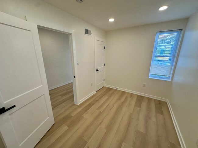 Building Photo - Fully renovated, bright, and spacious 3-bedroom, 1.5-bath home in an amazing location.