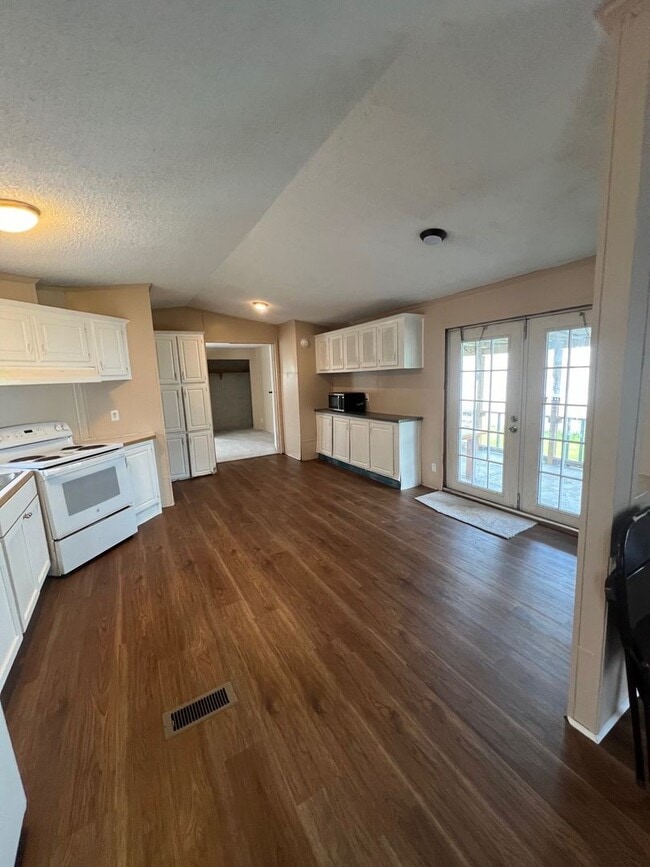 Building Photo - Mobile Home for lease in Sulphur