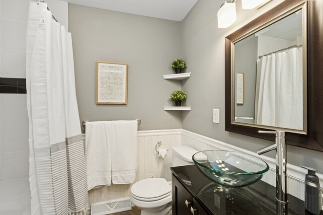 Building Photo - 10106 W 91st St