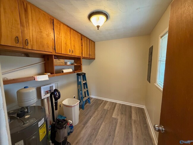 Building Photo - 900 Barclift St NW