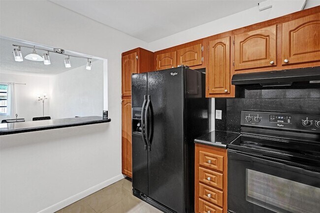 Building Photo - 5140 SW 40th Ave