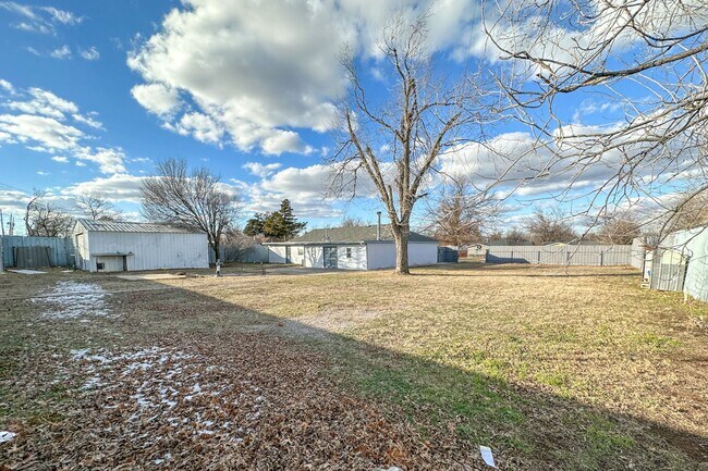 Building Photo - Beautiful 3 Bed 2 Bath in the Heart of OKC!