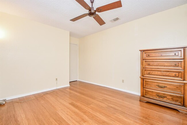 Building Photo - 11902 S Fairhollow Ln