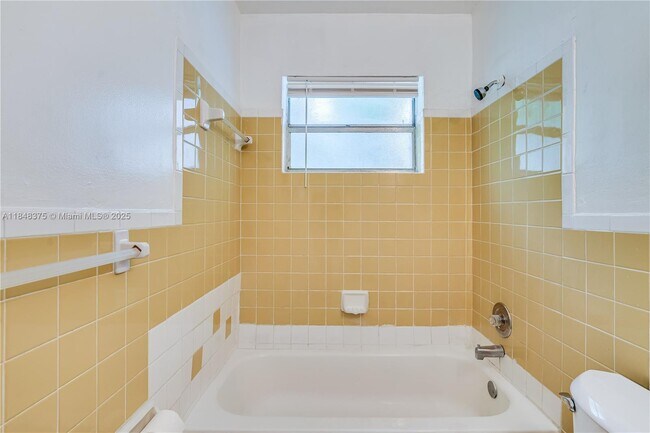 Building Photo - 5926 SW 27th St