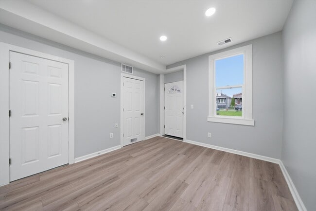 Building Photo - 1624 S 59th Ct