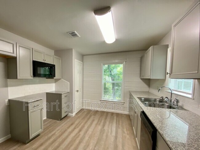 Building Photo - 3600 Maple Ave