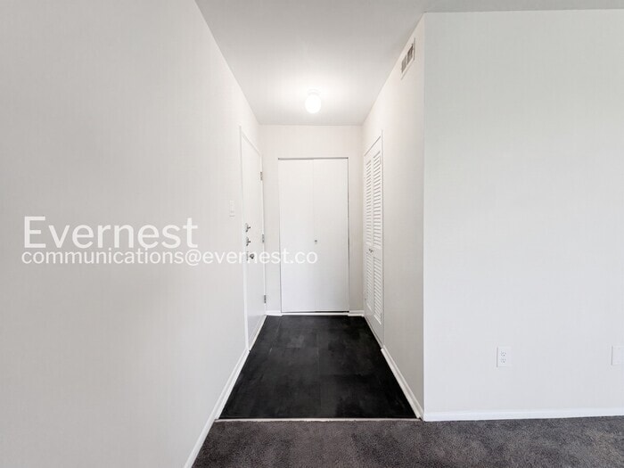 Building Photo - 10202 Prince Pl