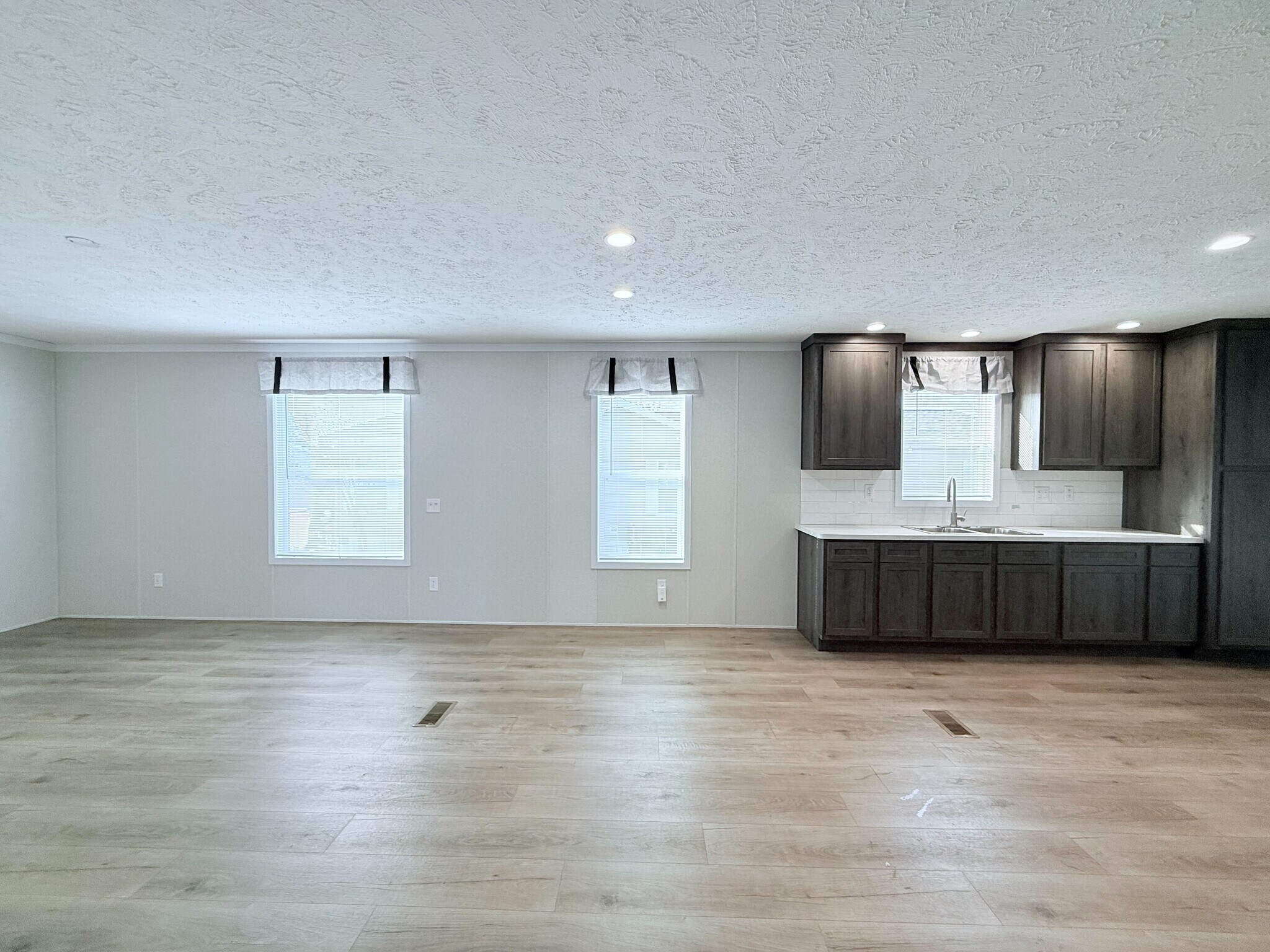 Building Photo - 29652 Cambridge Ct