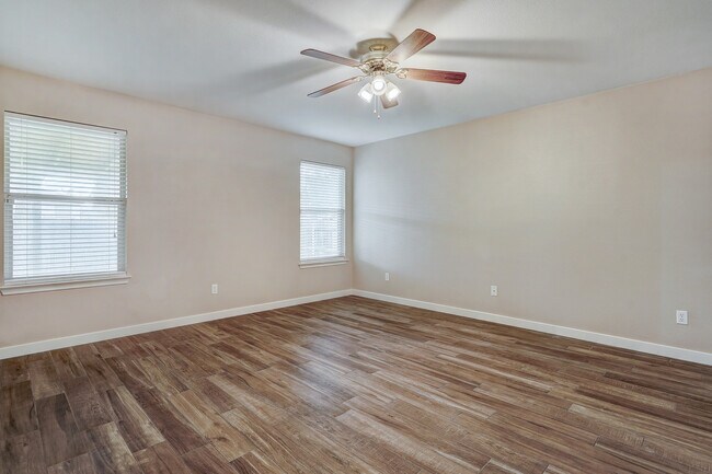 Building Photo - 707 Estancia Way