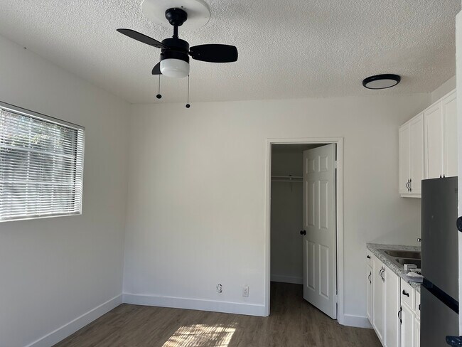 Building Photo - 9036 Carson St