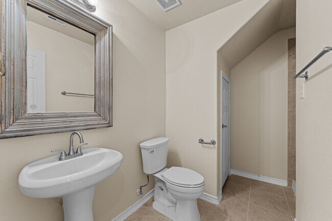 Building Photo - 20698 Oakhurst Meadows Dr