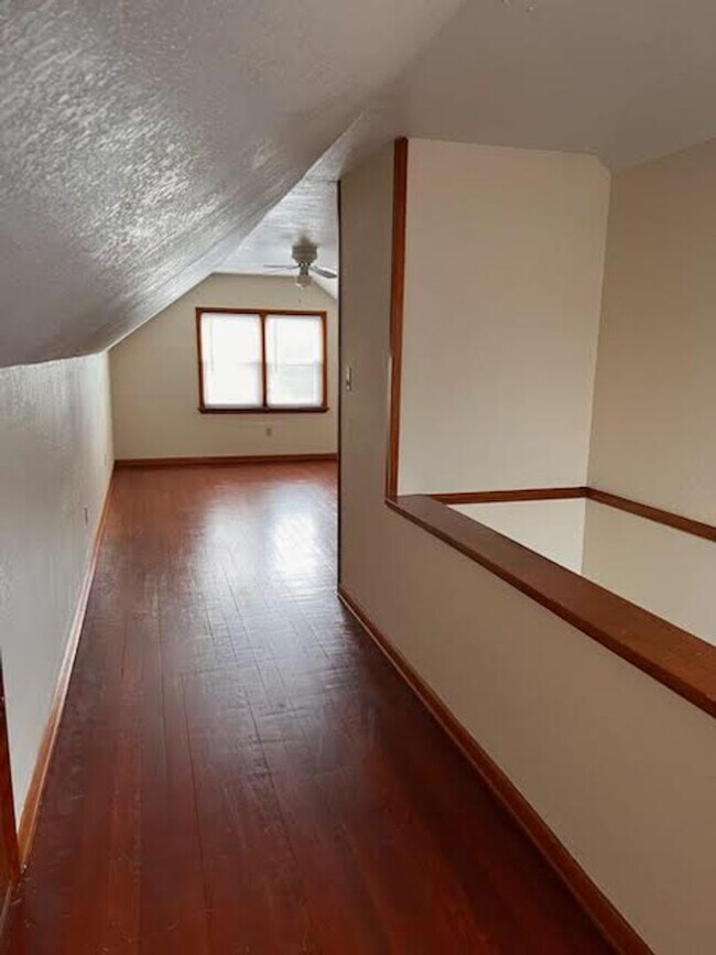 Building Photo - 864 Gary Ave SE