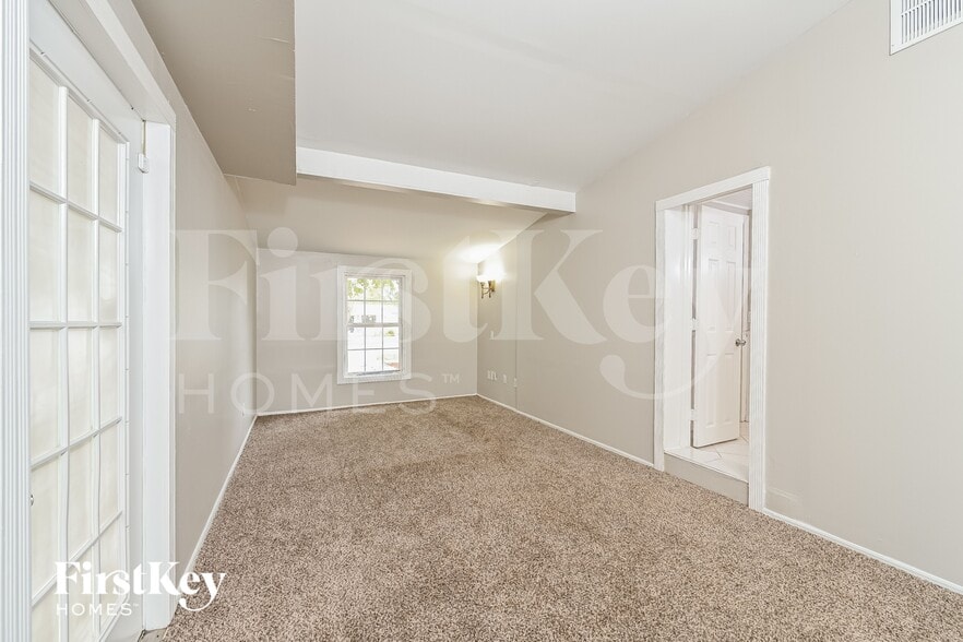 Building Photo - 904 Alaska Dr