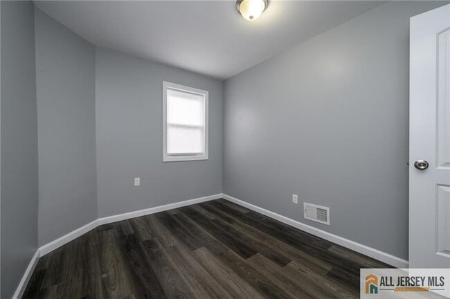 Building Photo - 305 Pershing Ave