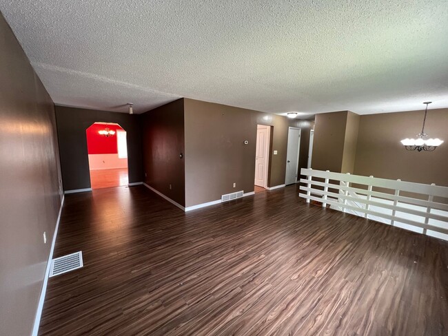 Building Photo - 25% OFF FIRST MONTHS RENT - Beautiful 4 bed 2 bath