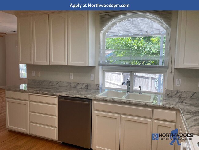 Building Photo - Beautiful 3 Bedroom 2 Bath Home Landscaping Included.