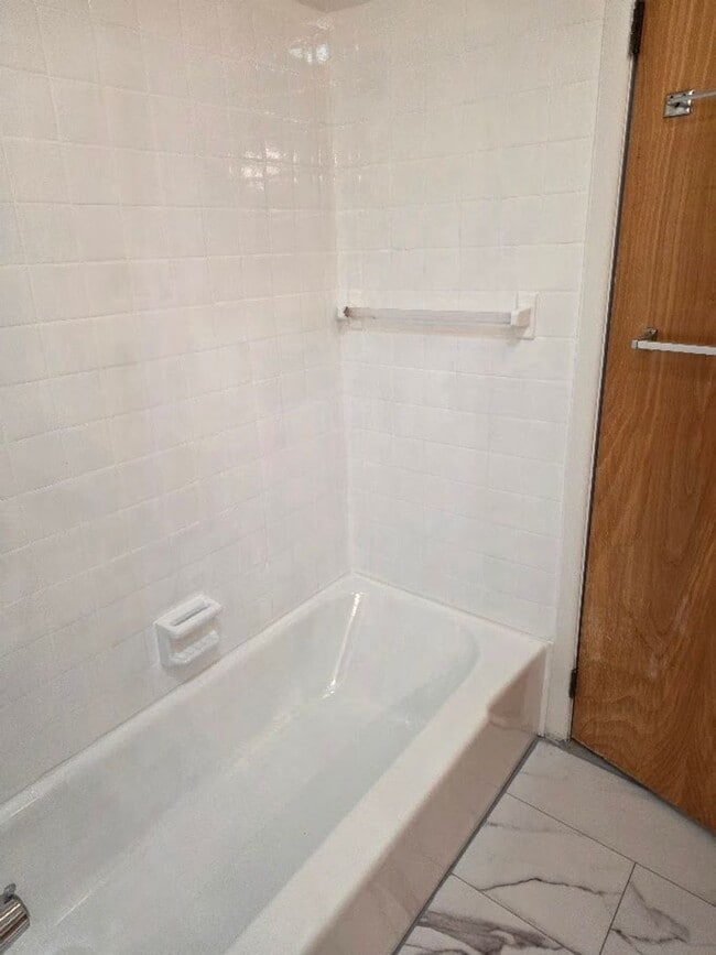 Building Photo - For Rent